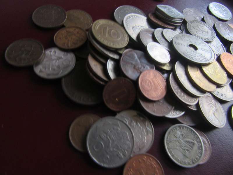 International Coin Lot - 3500g - Includes R - Bid per 250g - L14