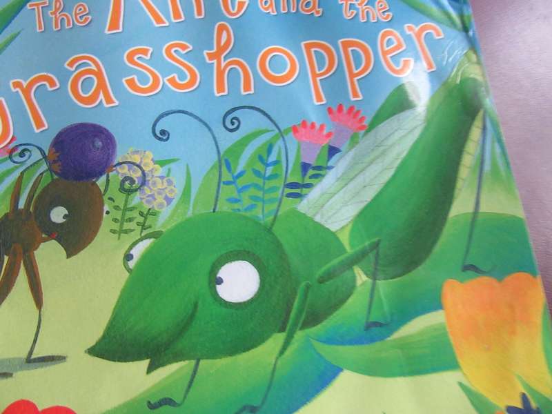 THE ANT AND THE GRASSHOPPER - MILES &KELLY - MD