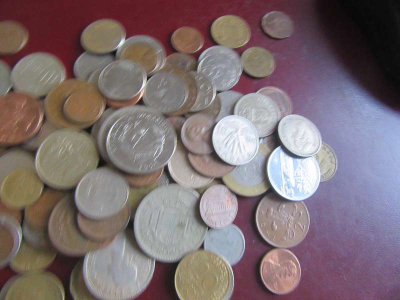 GOOD START FOR THE BEGINNER - 95 WORLD COINS AS PER SCAN - LOT 2