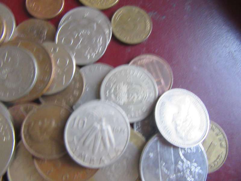 GOOD START FOR THE BEGINNER - 95 WORLD COINS AS PER SCAN - LOT 2