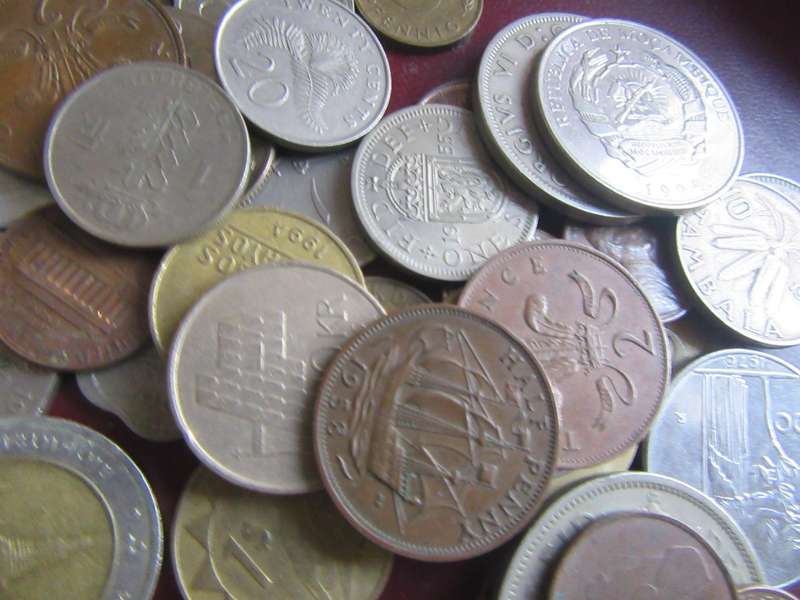 GOOD START FOR THE BEGINNER - 95 WORLD COINS AS PER SCAN - LOT 2