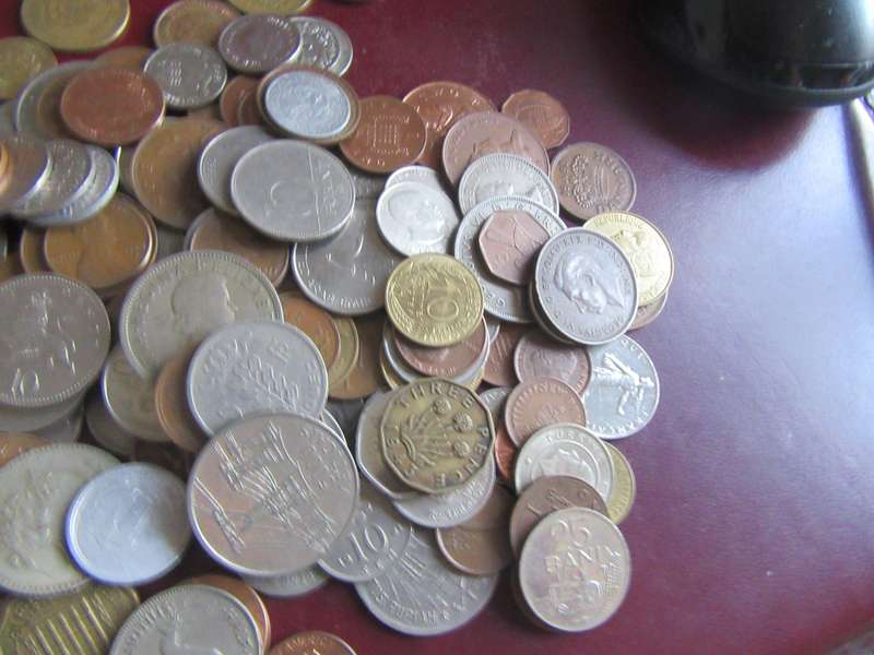GOOD START FOR THE BEGINNER - 95 WORLD COINS - AS PER SCAN - LOT3
