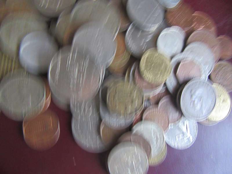 GOOD START FOR THE BEGINNER - 95 WORLD COINS - AS PER SCAN - LOT3