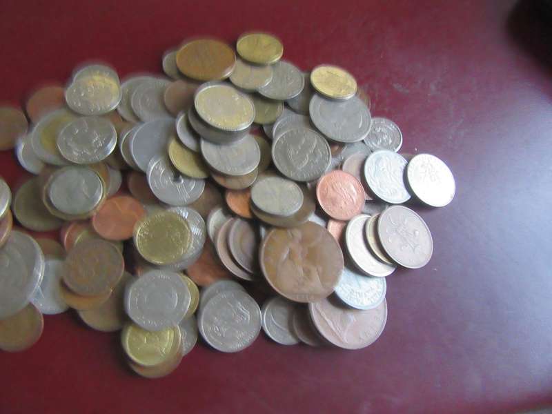 GOOD START FOR THE BEGINNER -95 WORLD COINS - AS PER SCAN - LOT 4