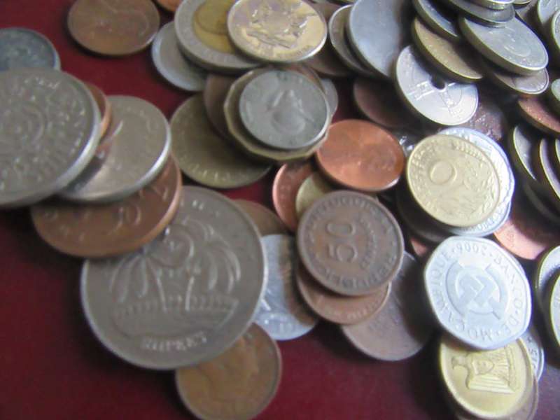 GOOD START FOR THE BEGINNER -95 WORLD COINS - AS PER SCAN - LOT 4