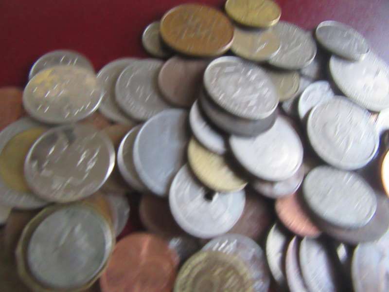 GOOD START FOR THE BEGINNER -95 WORLD COINS - AS PER SCAN - LOT 4