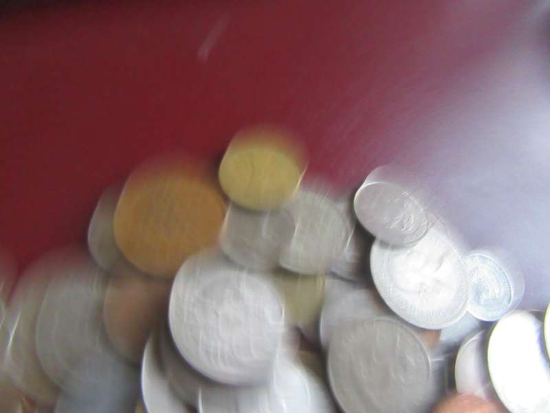 GOOD START FOR THE BEGINNER -95 WORLD COINS - AS PER SCAN - LOT 4