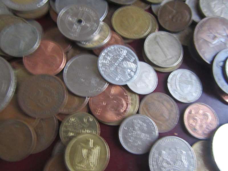 GOOD START FOR THE BEGINNER -95 WORLD COINS - AS PER SCAN - LOT 4