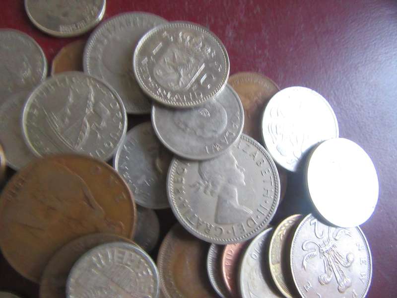 GOOD START FOR THE BEGINNER -95 WORLD COINS - AS PER SCAN - LOT 4