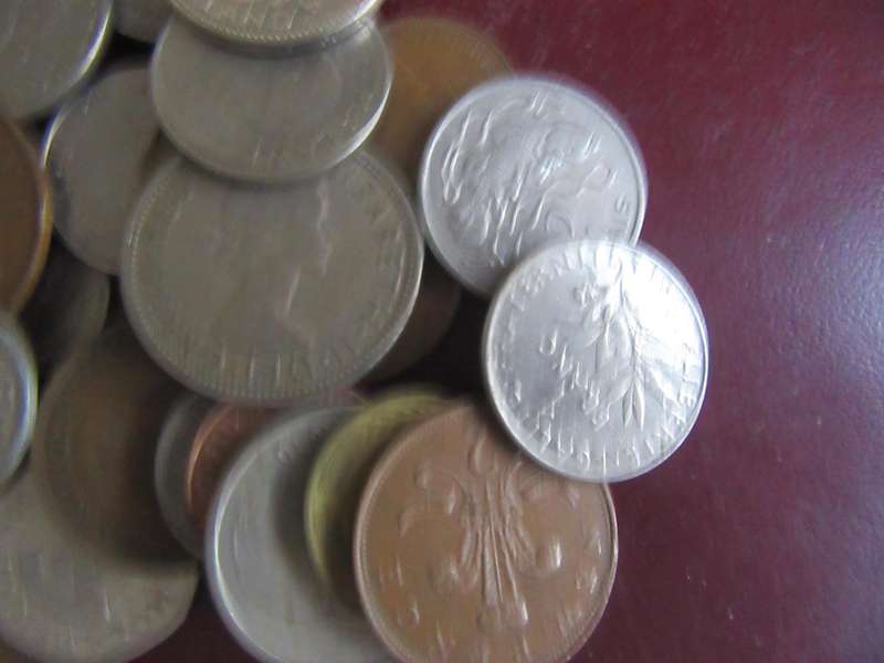 GOOD START FOR THE BEGINNER -95 WORLD COINS - AS PER SCAN - LOT 4