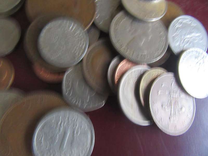 GOOD START FOR THE BEGINNER -95 WORLD COINS - AS PER SCAN - LOT 4
