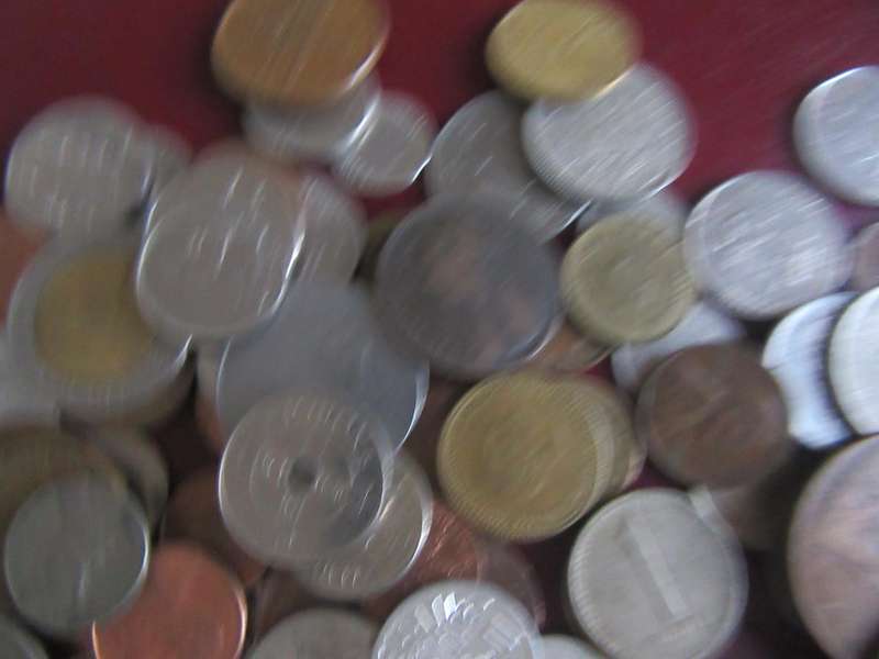 GOOD START FOR THE BEGINNER -95 WORLD COINS - AS PER SCAN - LOT 4