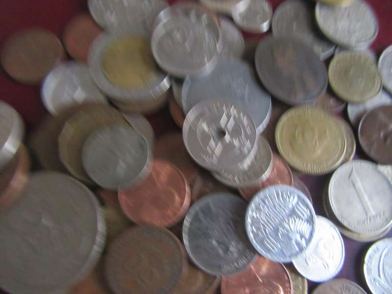 GOOD START FOR THE BEGINNER -95 WORLD COINS - AS PER SCAN - LOT 4