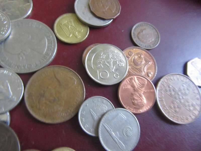 GOOD START FOR THE BEGINNER - 05 WORLD COINS - AS PER SCAN -  - LOT4