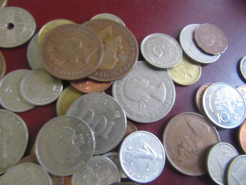 GOOD START FOR THE BEGINNER - 05 WORLD COINS - AS PER SCAN -  - LOT4