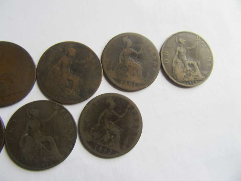 LOT OF 8 GREAT BRITAIN PENNIES - VARIOUS YEARS - - CO19