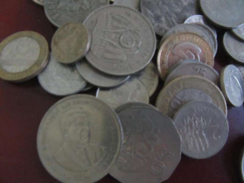 GOOD START FOR THE BEGINNER - 95 WORLD COINS - AS PER SCAN - LOT22