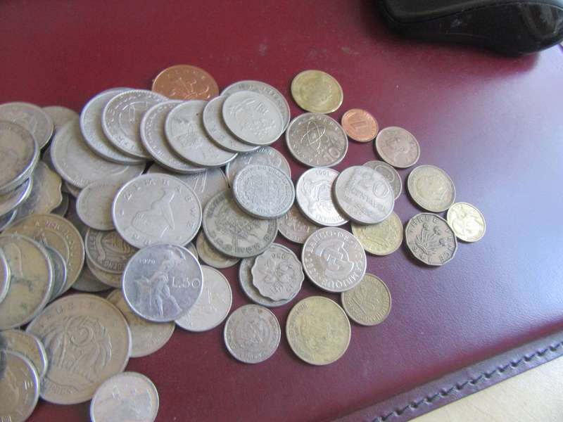 GOOD START FOR THE BEGINNER - 95 WORLD COINS - AS PER SCAN - LOT 25