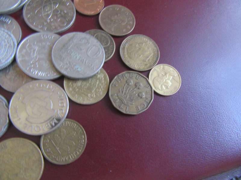 GOOD START FOR THE BEGINNER - 95 WORLD COINS - AS PER SCAN - LOT 25