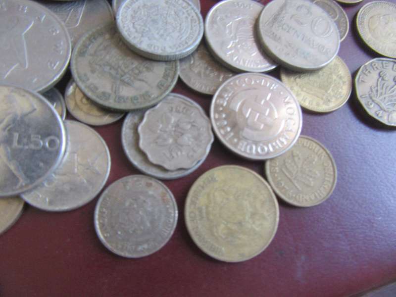 GOOD START FOR THE BEGINNER - 95 WORLD COINS - AS PER SCAN - LOT 25