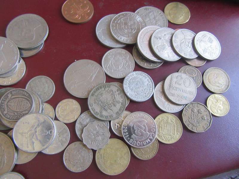 GOOD START FOR THE BEGINNER - 95 WORLD COINS - AS PER SCAN - LOT 25
