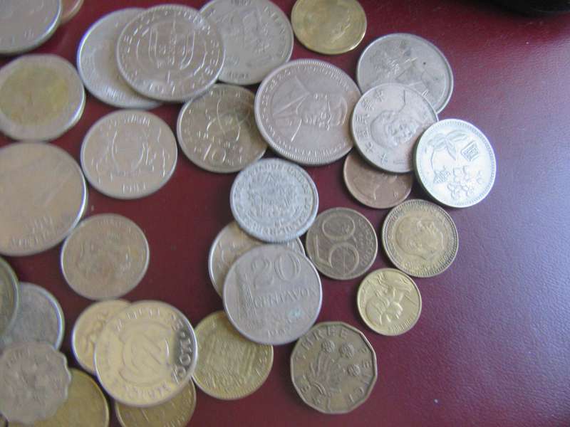GOOD START FOR THE BEGINNER - 95 WORLD COINS - AS PER SCAN - LOT 25