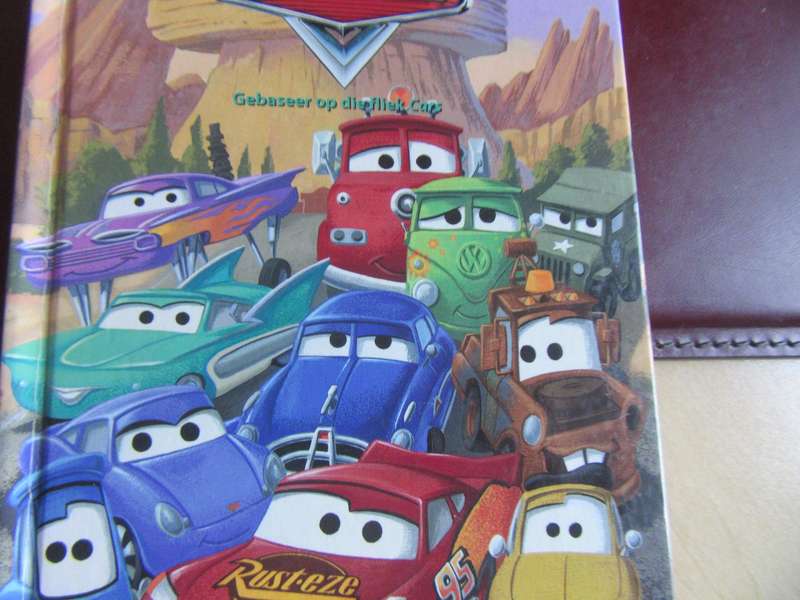 DISNEY PIXAR - GEBASSER OP DIE FLIEK CARS -MD