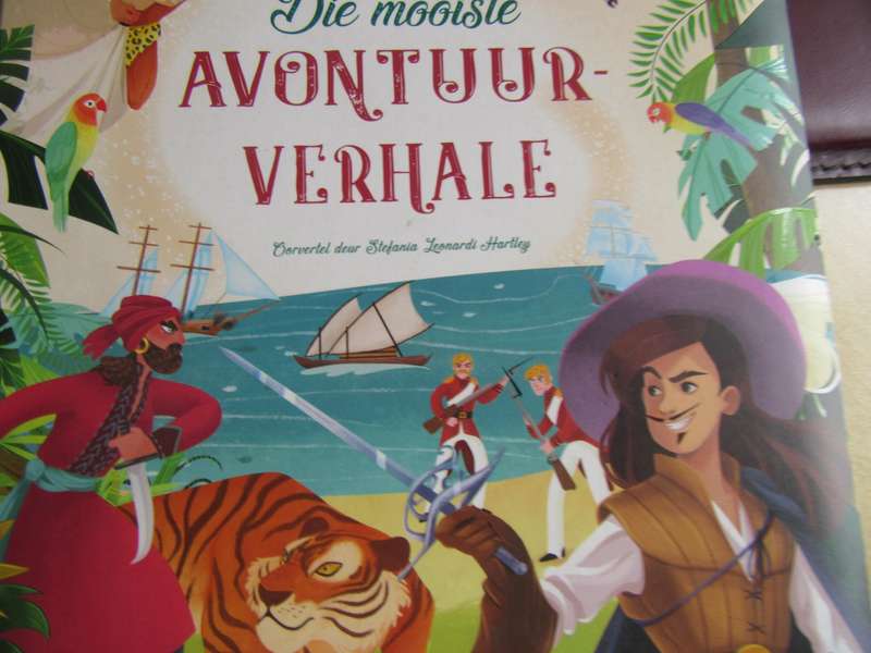 DIE MOOISTE AVONTUUR VERHALE  - THICK HARD COVER -123 PAGES - LD