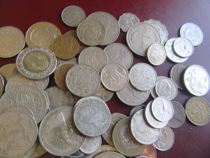 GOOD START FOR THE BEGINNER - 95 WORLD COINS INCL. RSACOINS - AS PER SCAN - LOT27