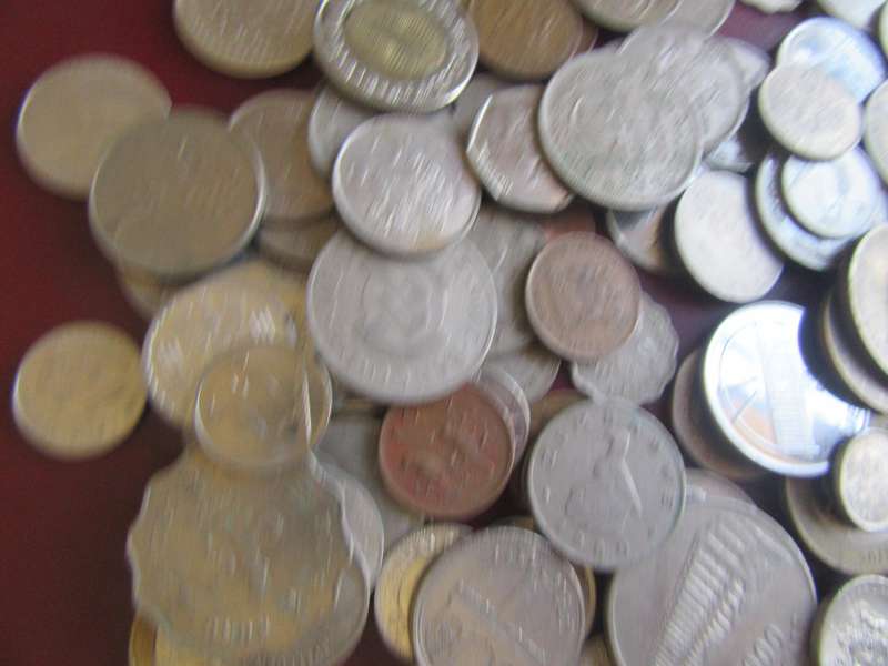 GOOD START FOR THE BEGINNER - 95 WORLD COINS INCL. RSACOINS - AS PER SCAN - LOT27