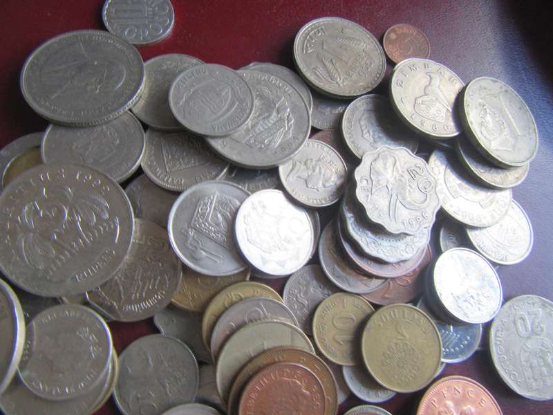 GOOD START FOR THE BEGINNER - 95 WORLD COINS INCL.RSA COINS - AS PER SCAN - LOT8