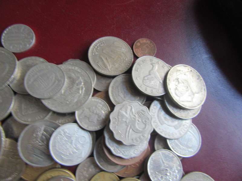 GOOD START FOR THE BEGINNER - 95 WORLD COINS INCL.RSA COINS - AS PER SCAN - LOT8