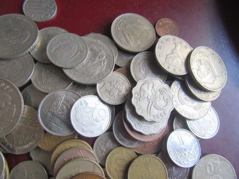 GOOD START FOR THE BEGINNER - 95 WORLD COINS INCL.RSA COINS - AS PER SCAN - LOT8