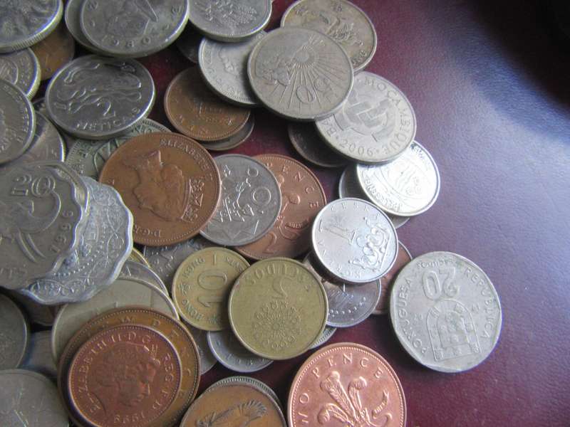 GOOD START FOR THE BEGINNER - 95 WORLD COINS INCL.RSA COINS - AS PER SCAN - LOT8