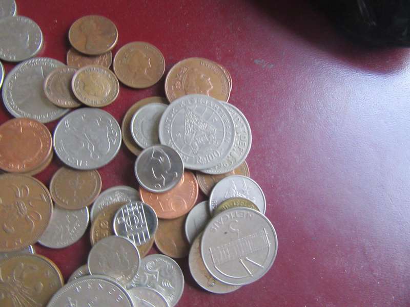 GOOD START FOR THE BEGINNER - 95 WORLD COINS INCL. RSA COINS - AS PER SCAN - - LOT3