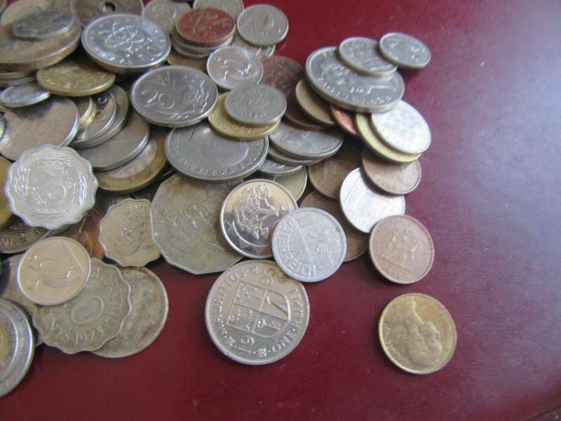 GOOD START FOR THE BEGINNER - 95 WORLD COINS INCL. RSA COINS - AS PER SCAN - LOT 33