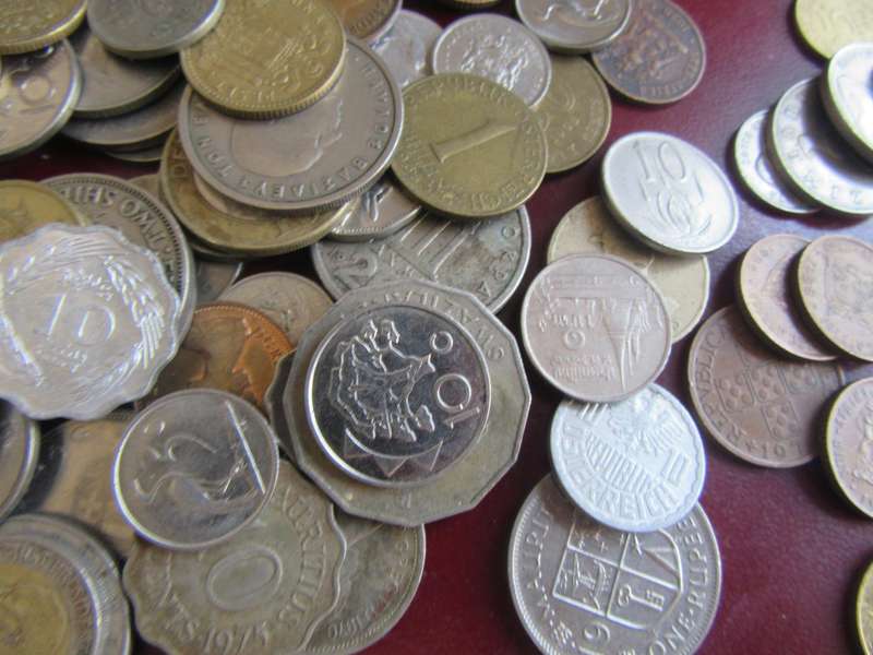 GOOD START FOR THE BEGINNER - 95 WORLD COINS INCL. RSA COINS - AS PER SCAN - LOT 33
