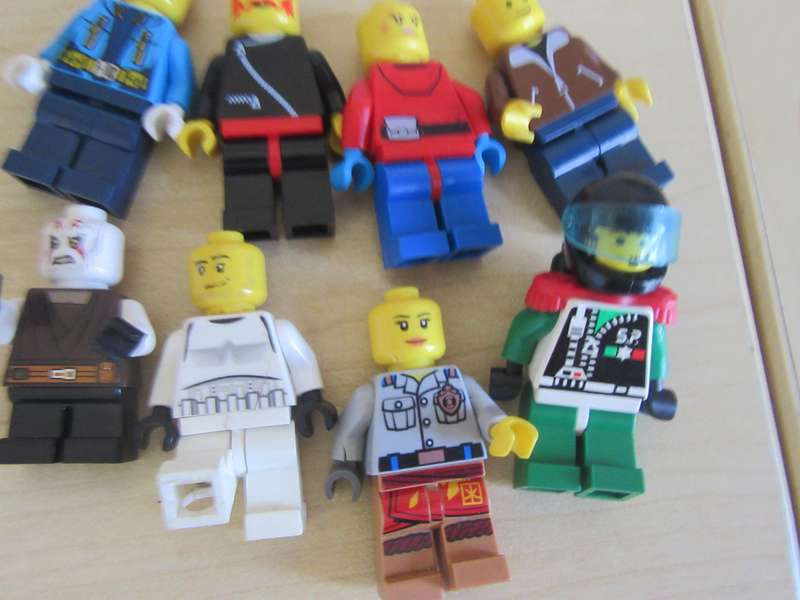 NICE SMALL MINI LEGO SELECTION - 41 ITEMS - BID PER ITEM - 6 BASEPATES - 35 FIGURES - LD