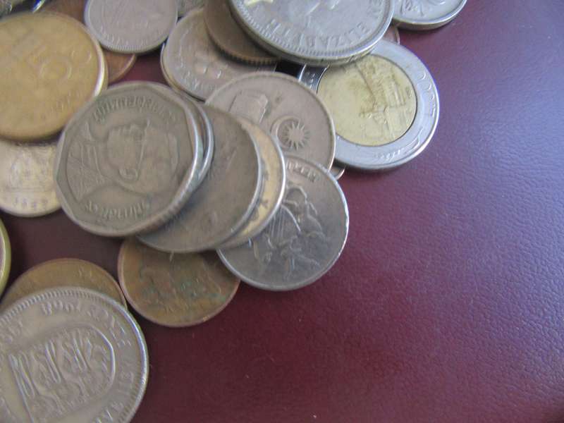 GOOD START FOR THE BEGINNER - 120 WORLD COINS INCL. RSA COINS - AS PER SCAN - BID PER COIN - LOT8