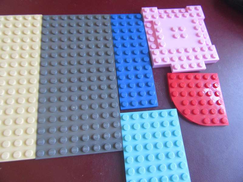6 VARIOUS LEGO PLATES - AS PER SCAN