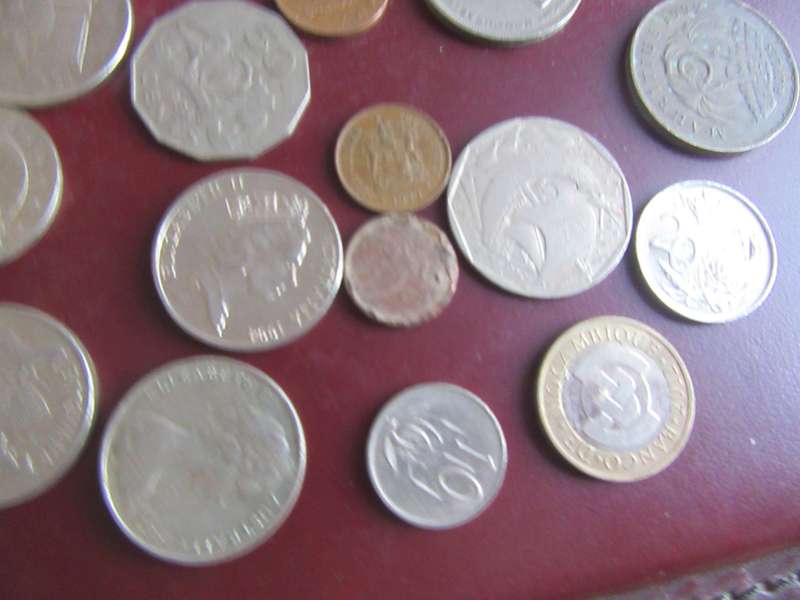 GOOD START FOR THE BEGINNER - 25 WORLD COINS INCL. RSA COINS - AS PER SCAN - BID PER COIN - LOT25