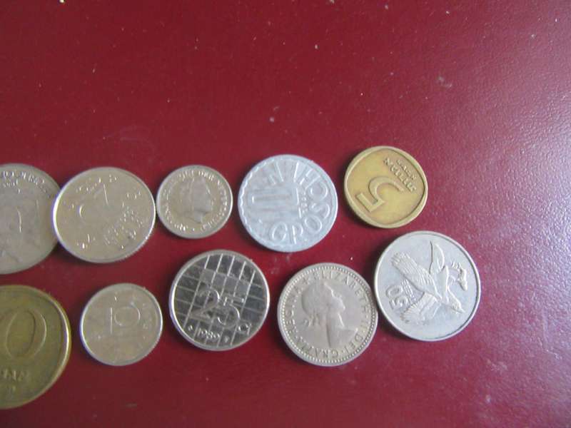 GOOD STAET FOR THE BEGINNER - 10 INTERNATIONAL COINS - AS PER SCAN - CO2