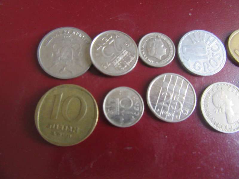 GOOD STAET FOR THE BEGINNER - 10 INTERNATIONAL COINS - AS PER SCAN - CO2
