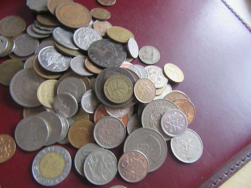 GOOD START FOR THE BEGINNER 150 WORLD COINS INCL. RSACOINS - AS PER SCAN - LOT44