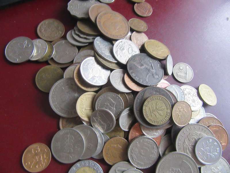 GOOD START FOR THE BEGINNER 150 WORLD COINS INCL. RSACOINS - AS PER SCAN - LOT44