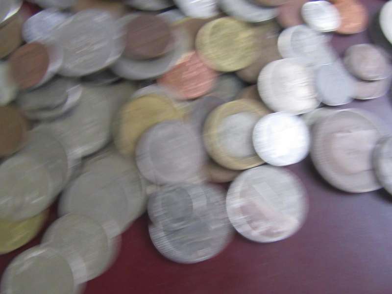 GOOD START FOR THE BEGINNER - 120 WORLD COINSINCL. RSA COINS - AS PER SCAN - BID PER COIN -LOT45