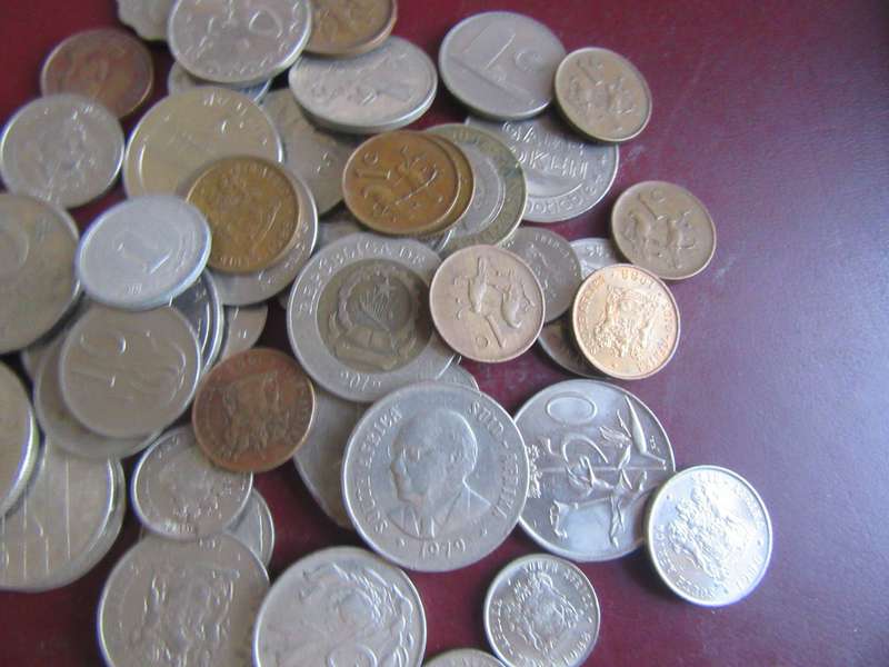 GOOD START FOR THE BEGINNER - 50 WORLD COINS INCL. RSA COINS - AS PER SCAN - LOT26