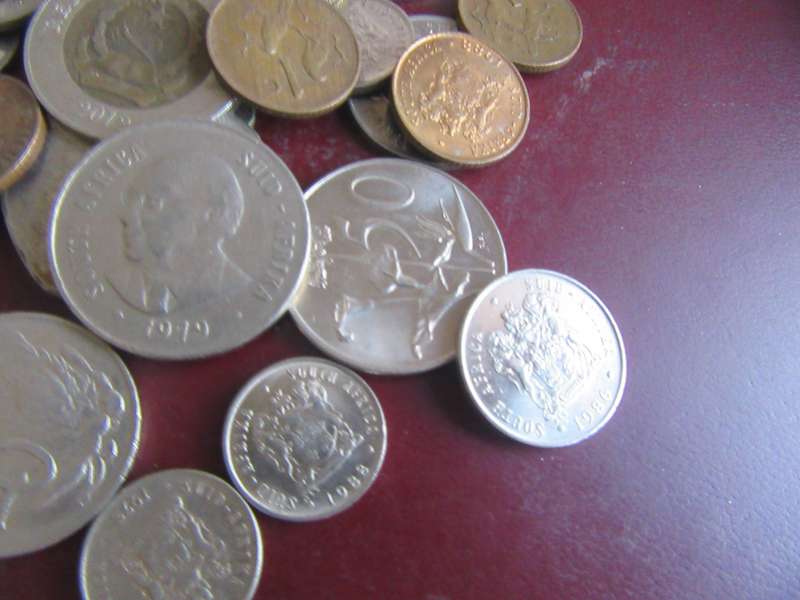 GOOD START FOR THE BEGINNER - 50 WORLD COINS INCL. RSA COINS - AS PER SCAN - LOT26