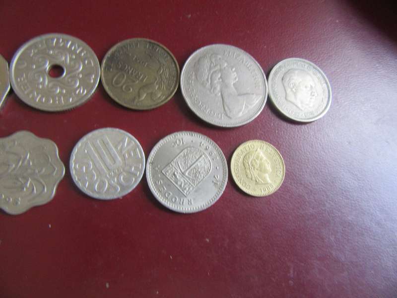 GOOD START FOR THE BEGINNR - 10 INTERNATIONAL COINS - AS PER SCAN - CO25