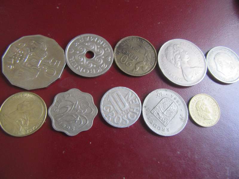 GOOD START FOR THE BEGINNR - 10 INTERNATIONAL COINS - AS PER SCAN - CO25